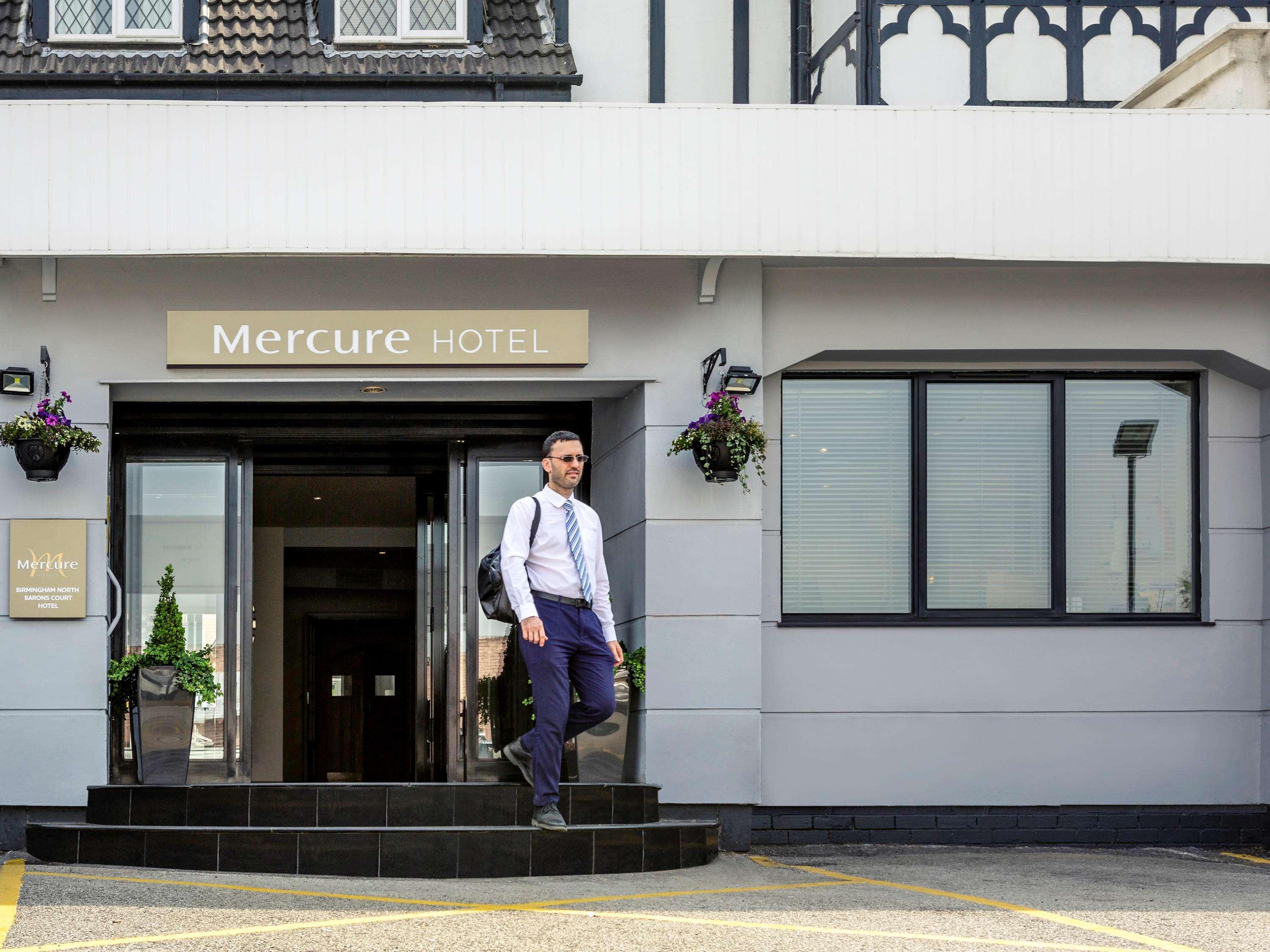 Barons Court Hotel Walsall Exterior photo